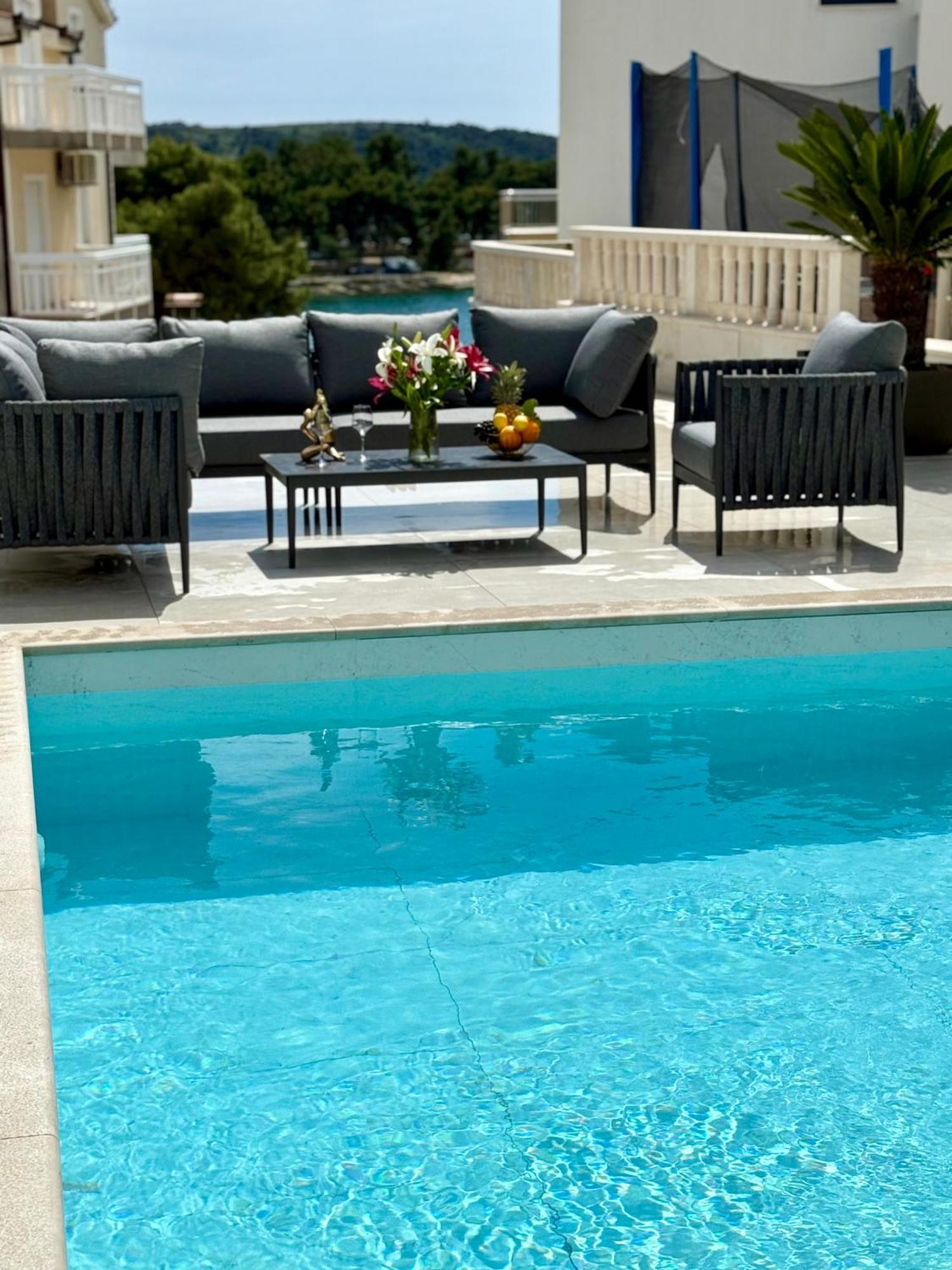 Apartment Sara โตรกีร์ ภายนอก รูปภาพ