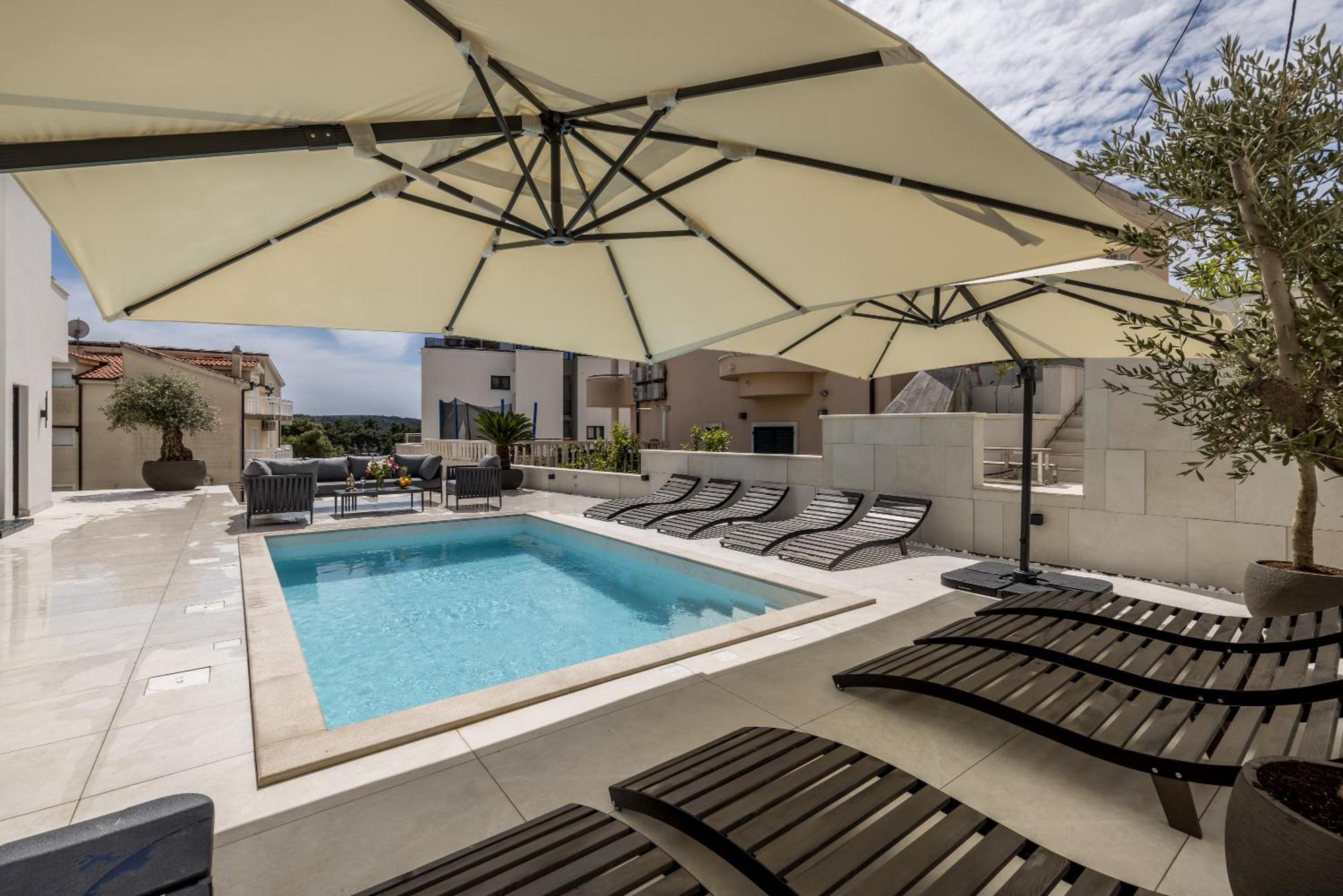 Apartment Sara โตรกีร์ ภายนอก รูปภาพ