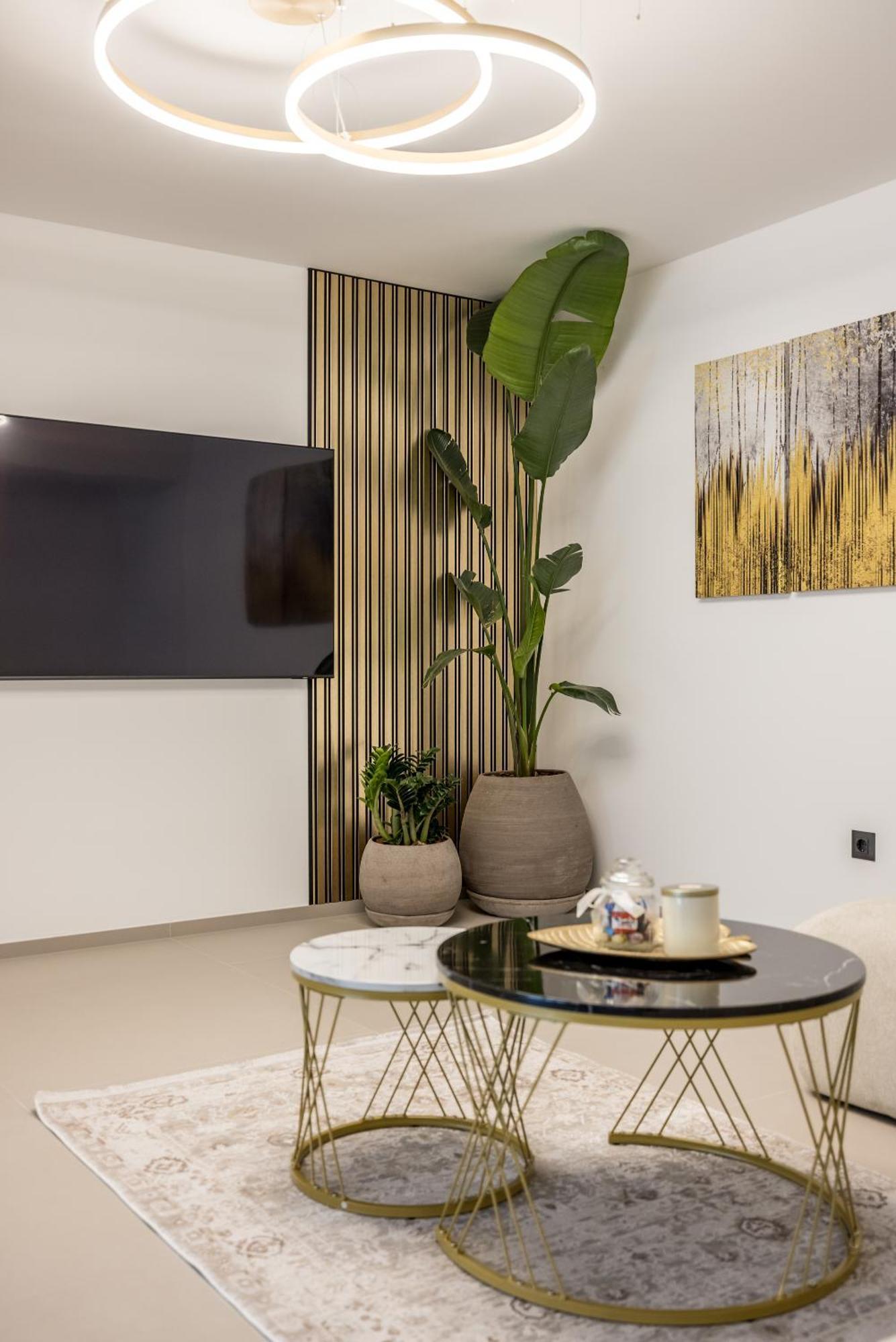 Apartment Sara โตรกีร์ ภายนอก รูปภาพ